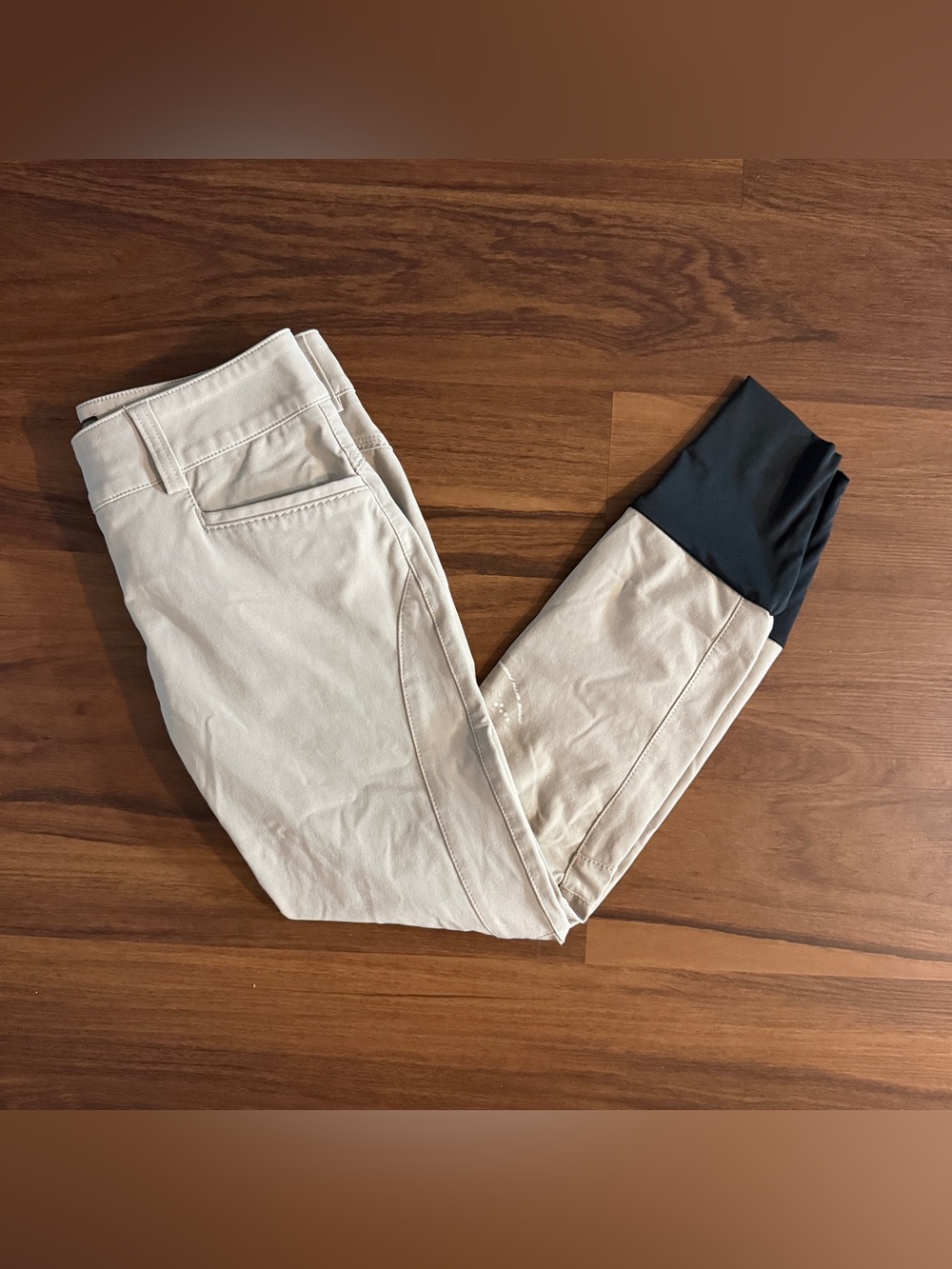 Women’s Size IT44 Tan Animo Knee Patch Horseback Riding Breeches. Good Condition